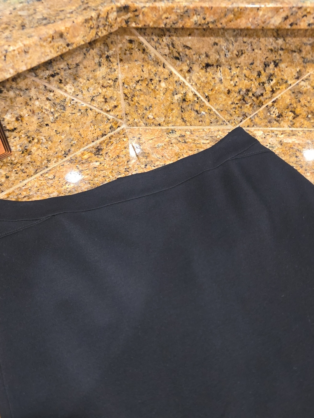 Ann Taylor Black Midi Skirt - SZ 8P - Picture 3 of 6